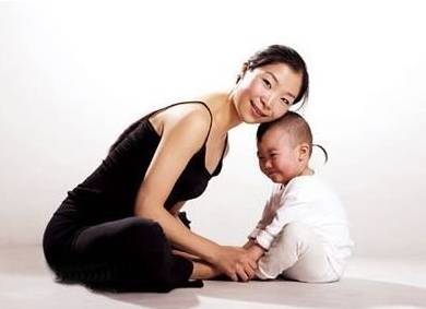 和宝宝一起做瑜伽，享受亲密