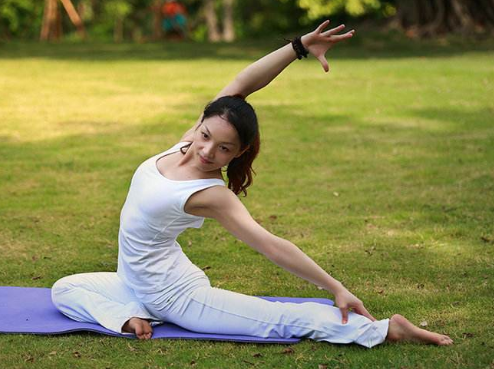 深圳瑜伽教练培训多少钱？