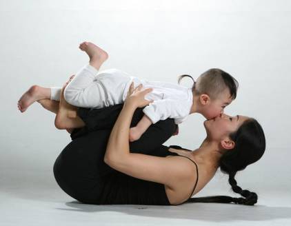 和宝宝一起做瑜伽，享受亲密