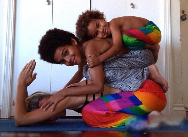 这组瑜伽姿势有助于宝宝健康快乐的成长