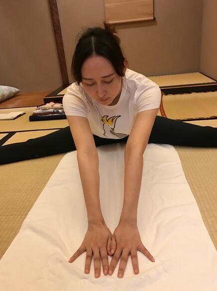 喜欢瑜伽，38岁却比18岁还年轻，胡静