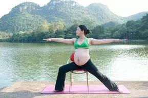 现代女性面对生活压力和生活节奏的加快,都会去选择一种能让自己身体得到锻炼的简单方法去调节自己的生活和身体,当然,这就说到了瑜伽,这相信大家都不陌生,下面整理了练习瑜伽对身体的几大好处。