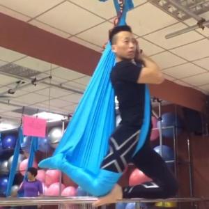 学院里每一位任课老师都是严格选拔出来，并参加岗前、岗中培训， 不仅专业知识过硬，并且具备瑜伽大爱、分享精神， 认真负责的对待自己的工作，让每一位学员都能学有所长。