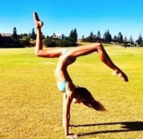 团队所有的人秉承亚协多年传承下来的来大爱、分享的瑜伽精神，致力于瑜  伽文化的传播。团结有爱，认真负责，是最具凝聚力的团队！