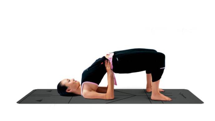 婴儿出生后很轻松地可以将小脚丫塞到嘴巴里，随着逐步长大，这个动作是不是越来越难实现呢?小时候女孩子轻松就下腰，腿一出溜就劈竖叉劈横叉，现在呢?再做做试试?岁月流逝，我们的身体也在慢慢变硬，而这又将带来什么危害呢?看过此文后，瑜伽练起来，拉伸动起来，舞蹈跳起来，身体软起来!