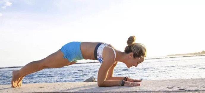 瑜伽和其他的身体锻炼有着巨大的区别。体式是生理和心理并用的，不像其他的运动仅仅是外部的身体锻炼。而体式不仅锻炼了身体，也增强了心理素质，使人心平气和。瑜伽是对身体、心灵和灵魂的锻炼。其他的锻炼方式或许也要求精准的身体运动，而瑜伽除了要求精准外，内心深处也需要感应，从而使身心平衡。