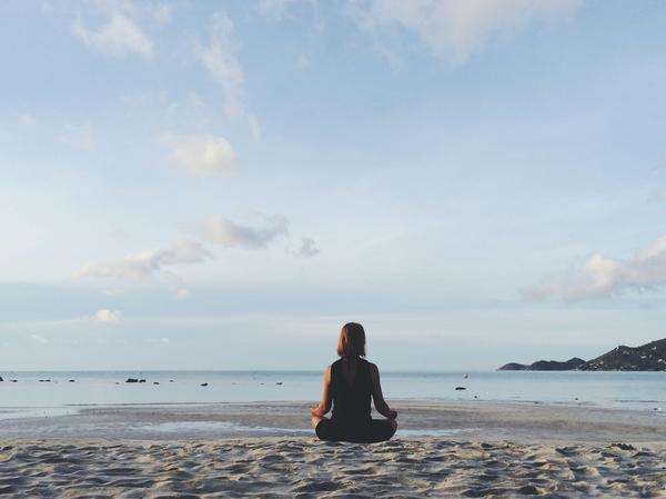 坚持练瑜伽的美女