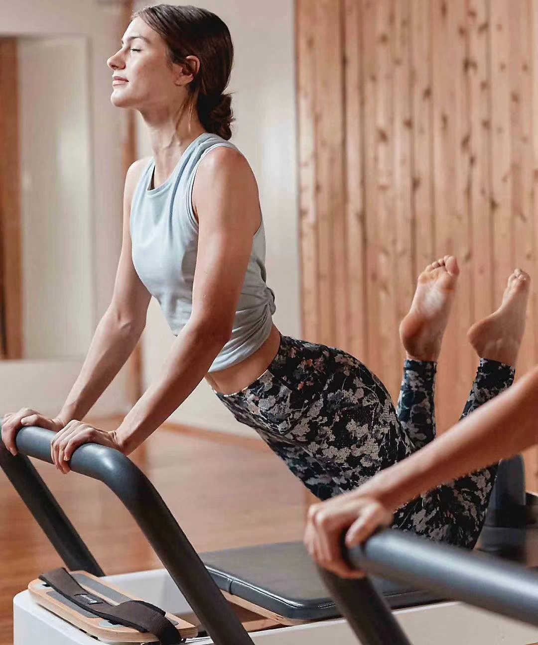 每个女性都想让自己的身材变得动人，但一般的减肥只能减去赘肉，对塑形没有帮助。这时候就可以考虑下瘦身瑜伽。瘦身瑜伽培训中心也随之兴起，但参差不齐的瘦身瑜伽培训中心那家好呢？