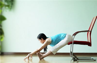 办公室瑜伽课，在公司也能练