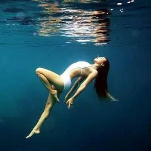 水中瑜伽是什么？有什么好处？