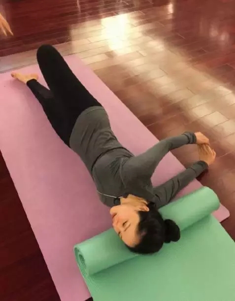 产后形体瑜伽,生产之后恢复身材的好方法。