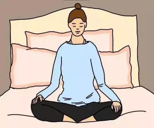 很多女性睡眠都很浅,睡不好直接影响皮肤,也会对心理造成很大的烦躁感,不如让瑜伽来帮助你睡眠。小编介绍几个瑜伽动作,希望能对大家有用。