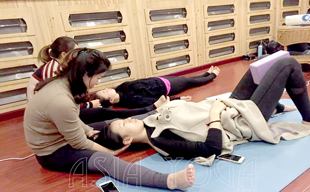 深圳零基础学瑜伽多少钱?