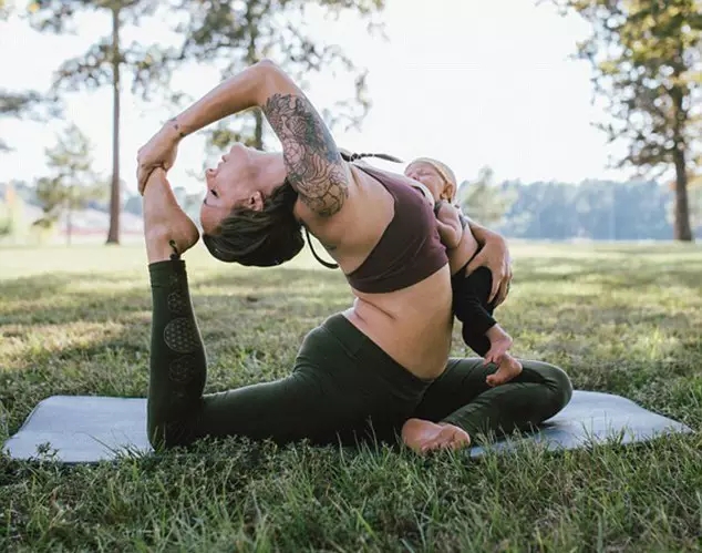 哺乳期可以练瑜伽吗？来看看这些妈妈是怎么做的！