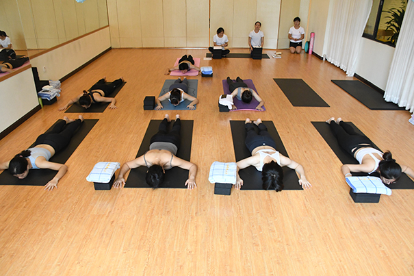 中午练瑜伽好处