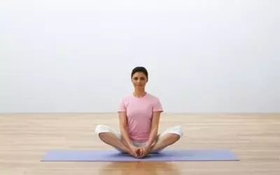 男人做瑜伽蝴蝶式有什么好处？前列腺问题了解一下