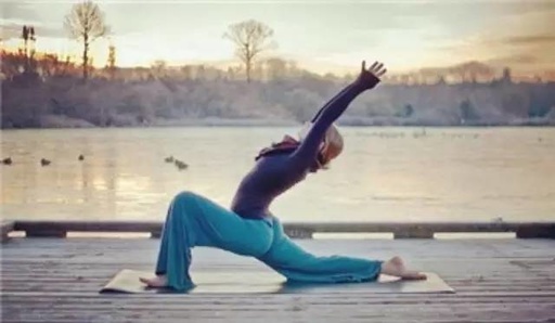 新月式练习的时候需要注意什么？