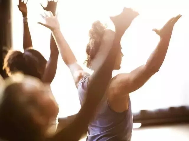 瑜伽教练学多久能带课？