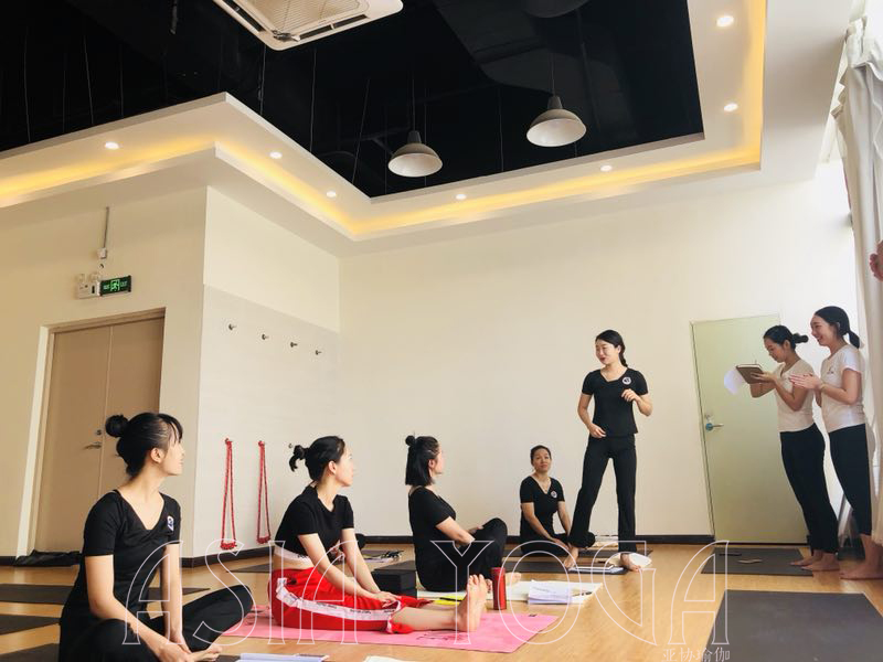 瑜伽学习多久可以当教练？（0基础瑜伽小白）