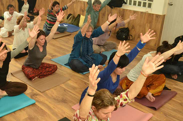 颁发瑜伽教练证的官方学校可信吗？