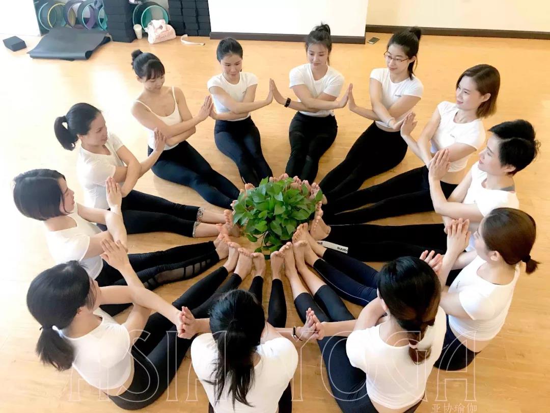3、上海有哪些瑜伽教練培訓班?大家都在哪裡學的?求大神幫忙推荐一家公司
