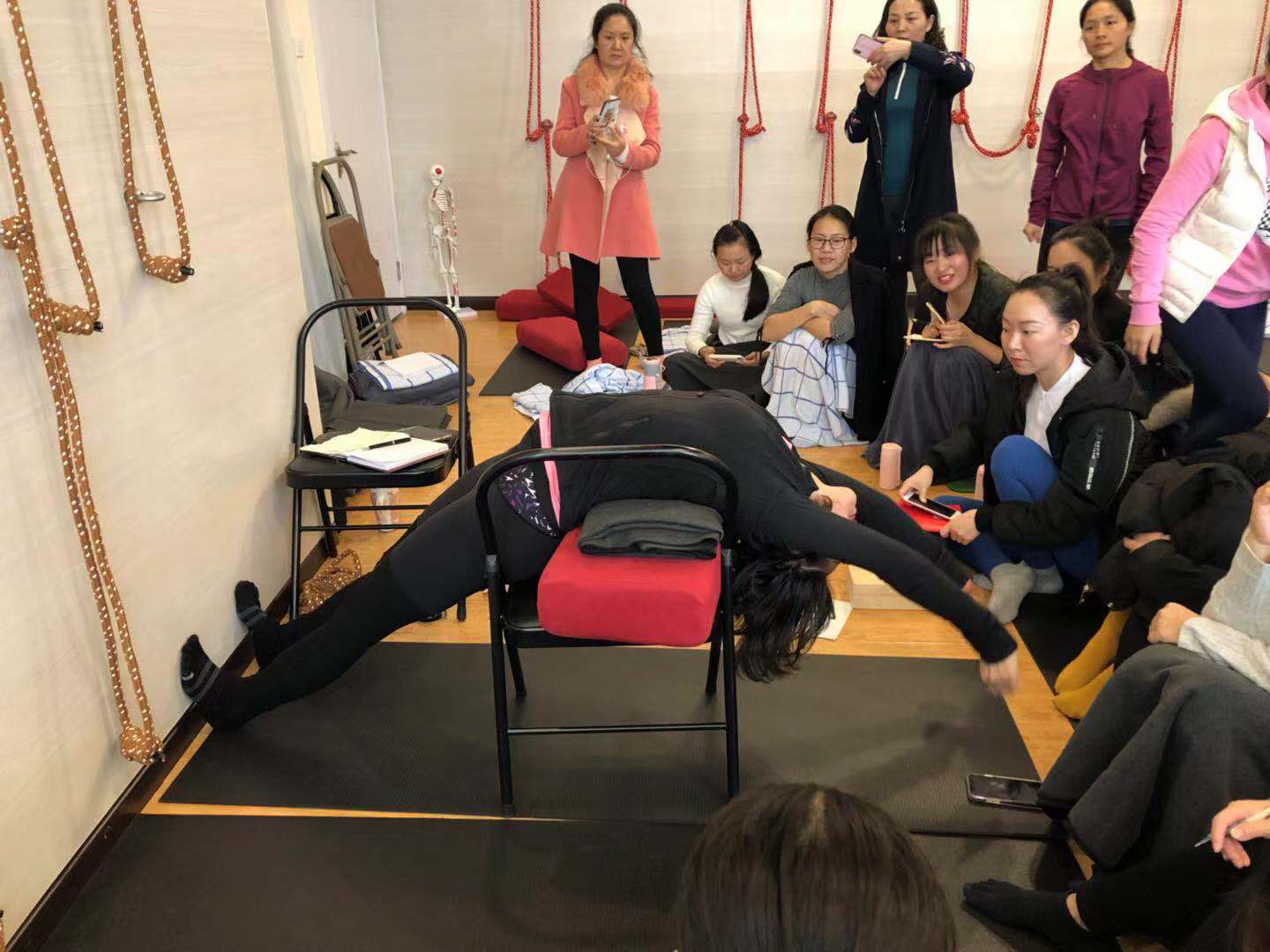 怎么能成为瑜伽教练?培训机构学习有用吗?